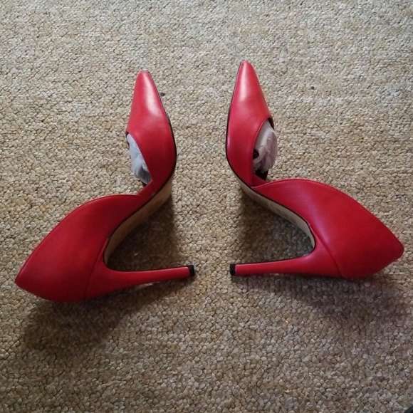 Red heels - Picture 3 of 5